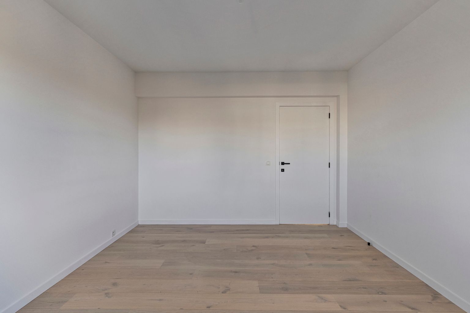 Volledig gerenoveerd en instapklaar 2 slaapkamer appartement foto 13