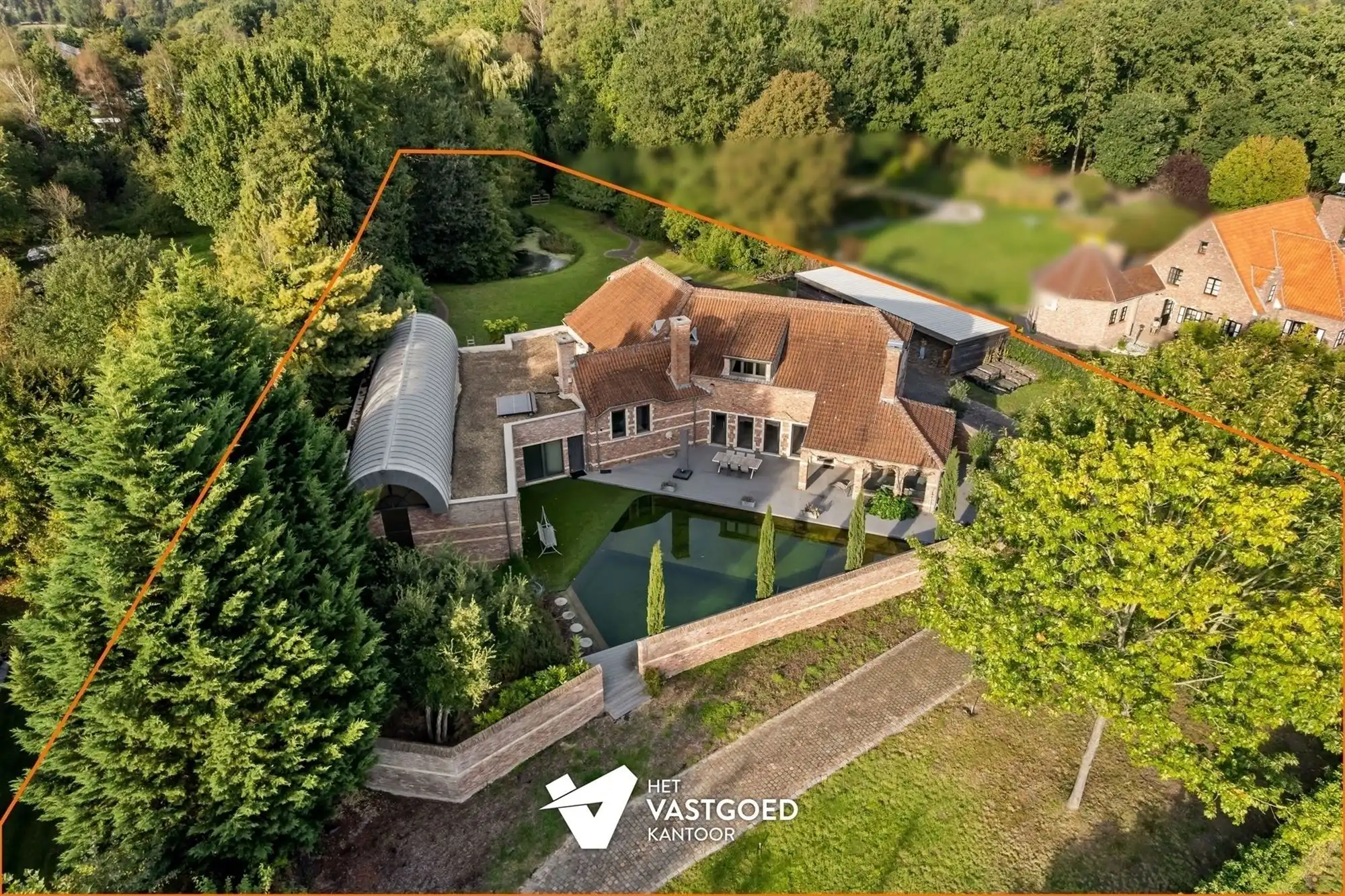 PRACHTIGE AUTHENTIEKE VILLA (585M²) MET BINNENZWEMBAD EN ZWEMVIJVER OP EEN PERCEEL VAN 48A75 TE KERMT foto 40