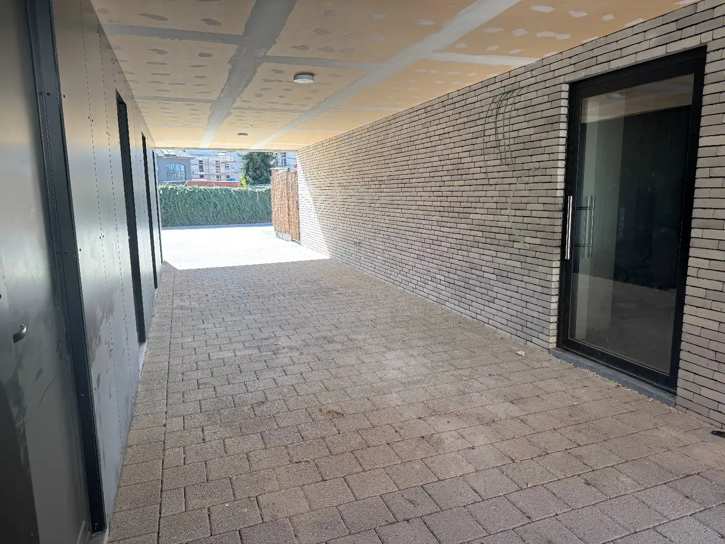 Nieuwbouwappartement (6%) te koop centrum Waregem: Dakappartement met 1 slaapkamer en leuk terras. foto 4