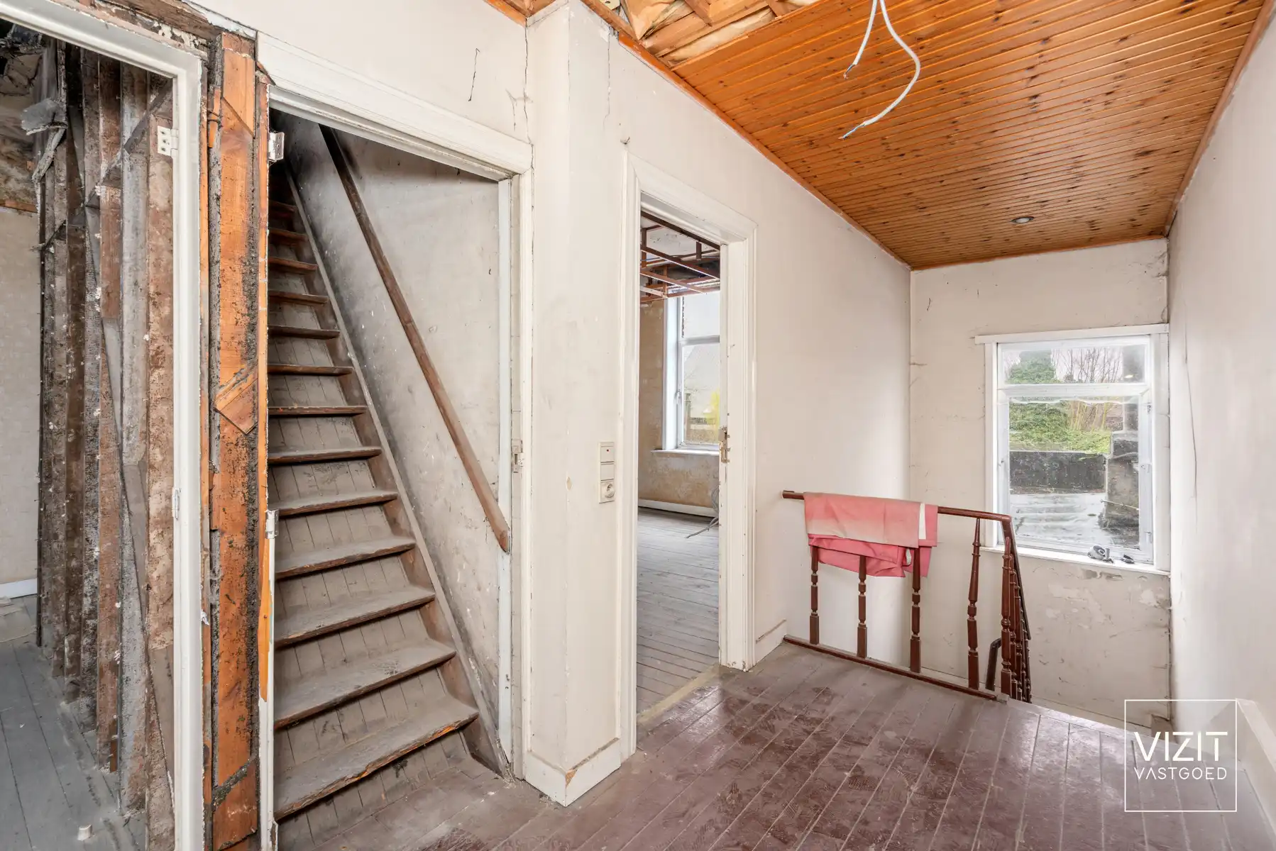 Handelsgelijkvloers met casco duplex woonruimte – centrum Erembodegem foto 9