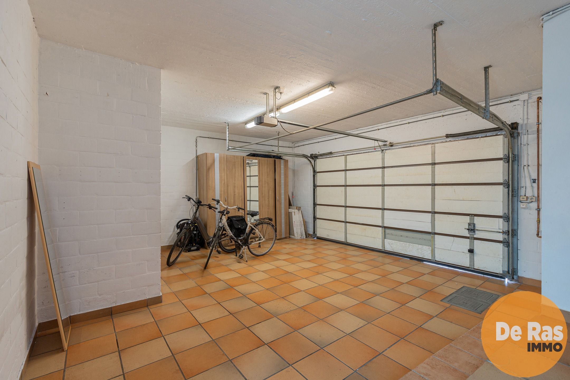 NIEUWERKERKEN–Gezellige woning met terras, centrale ligging! foto 18