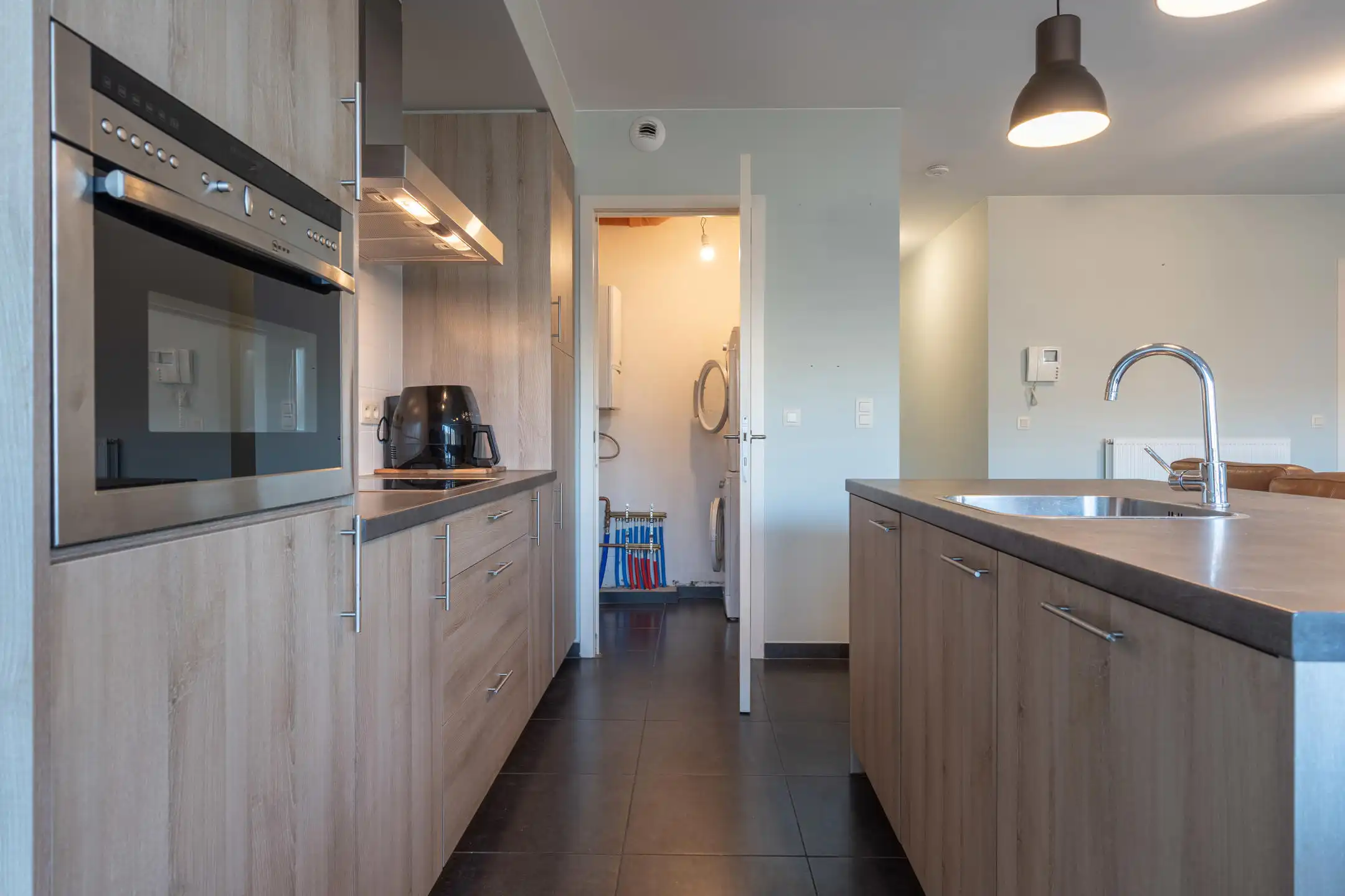 Instapklaar 2-slaapkamer appartement met terras en garagebox foto 6