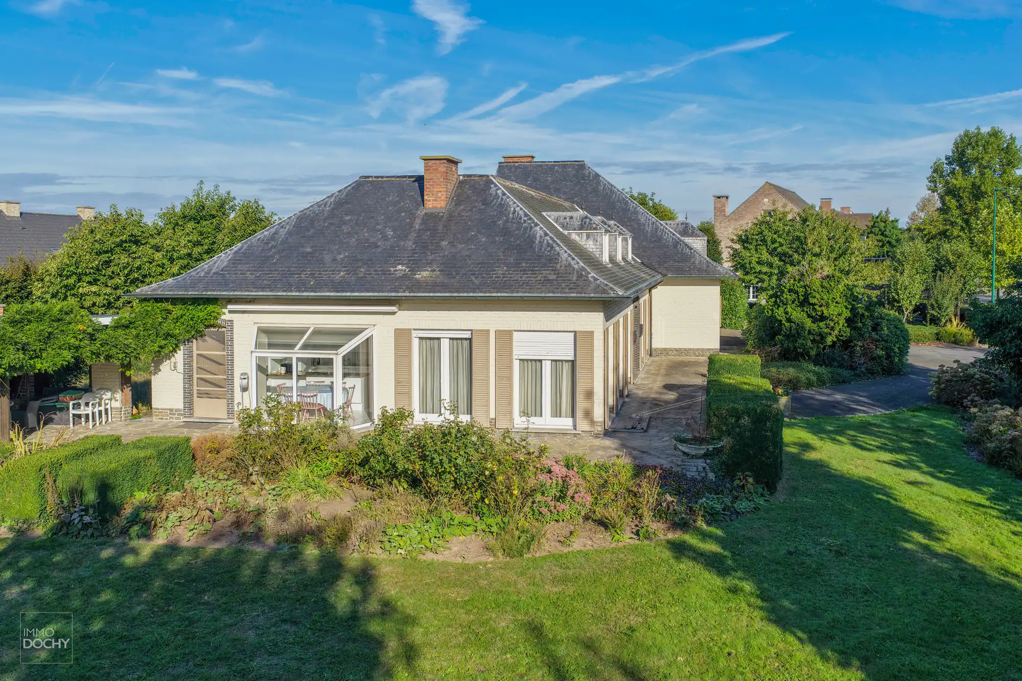 Zeer goed gelegen gelijkvloerse villa op ca. 1.800m² foto 5