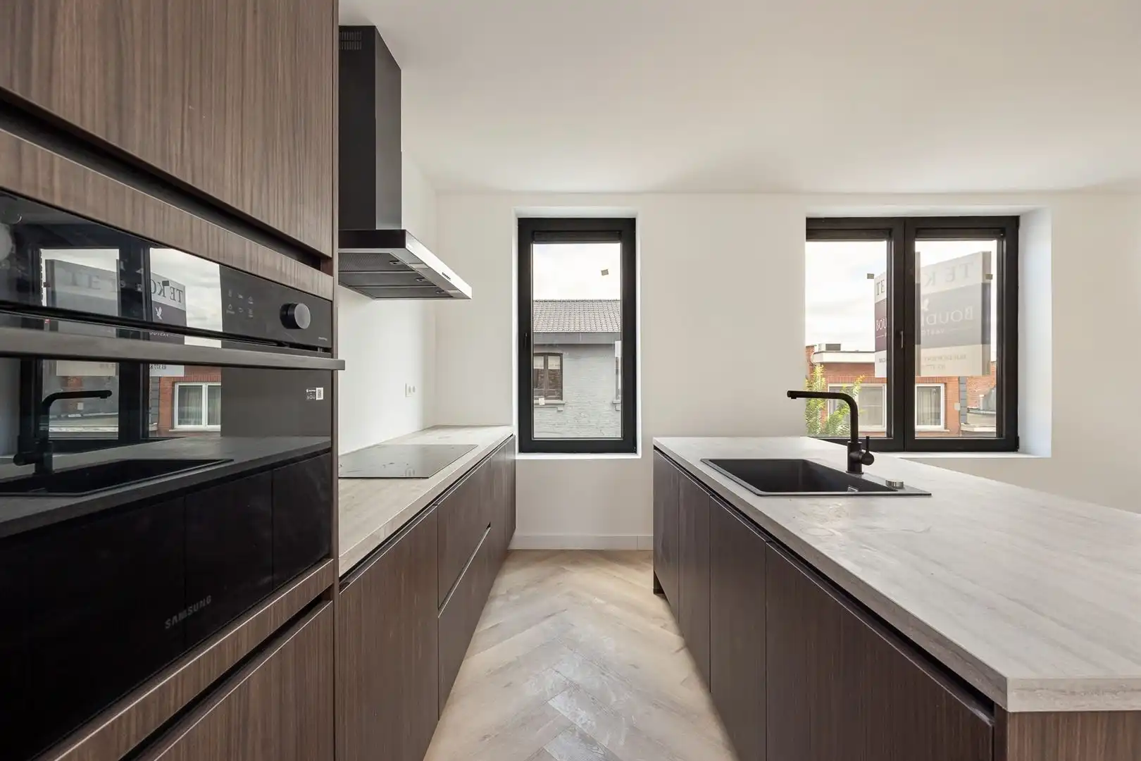 Lichtrijk renovatie appartement met 2 slaapkamers op toplocatie in Merksem foto 5