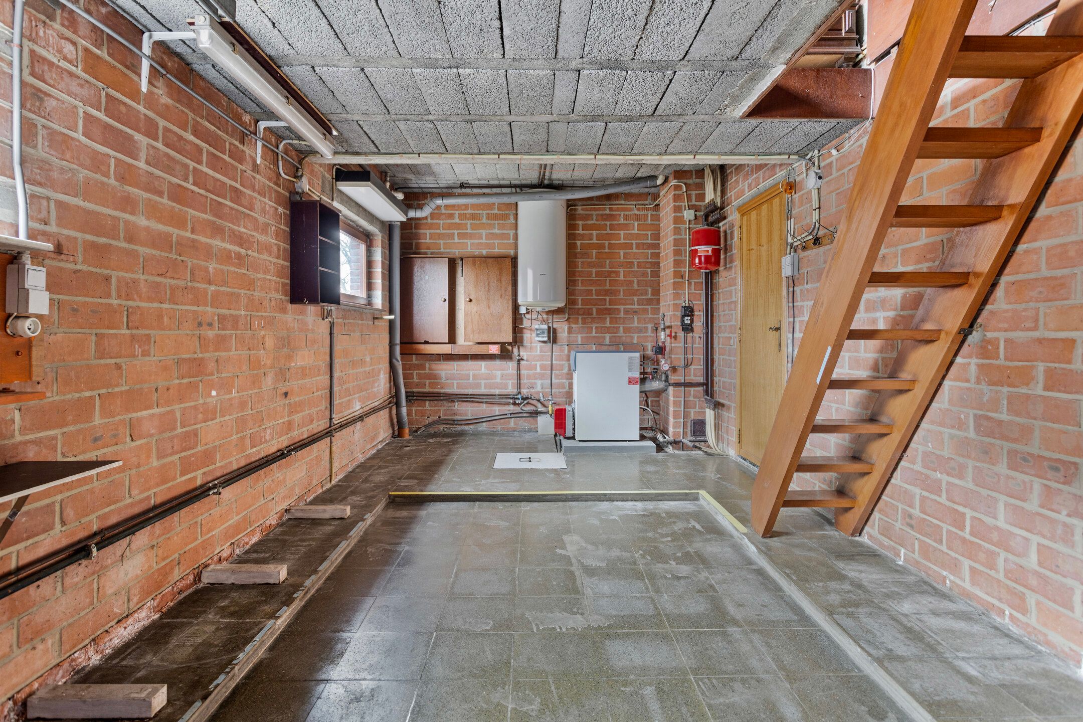 Ruime, te renoveren woning op perceel van 8a70 foto 24