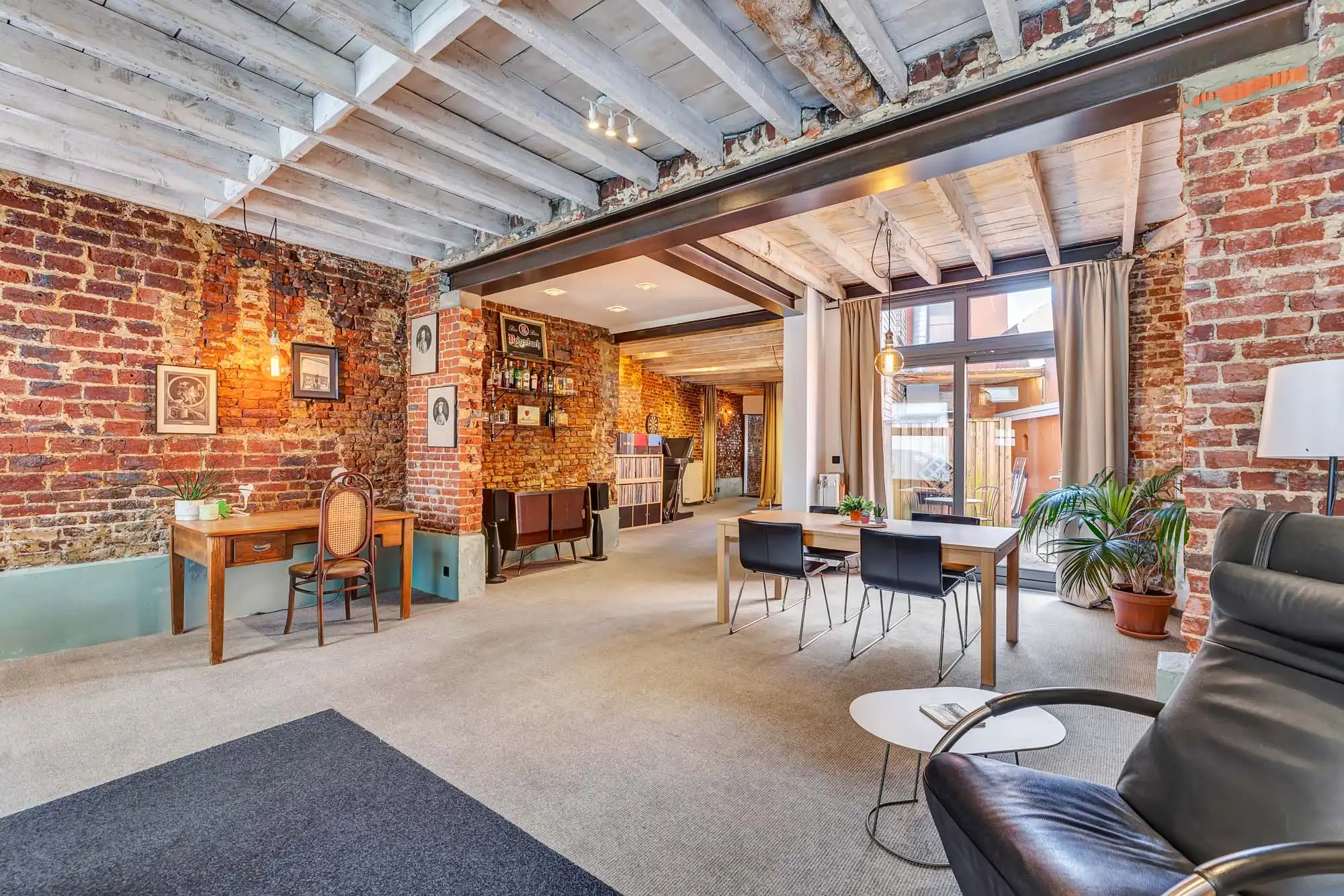 Prachtige woning met authentiek karakter foto 3