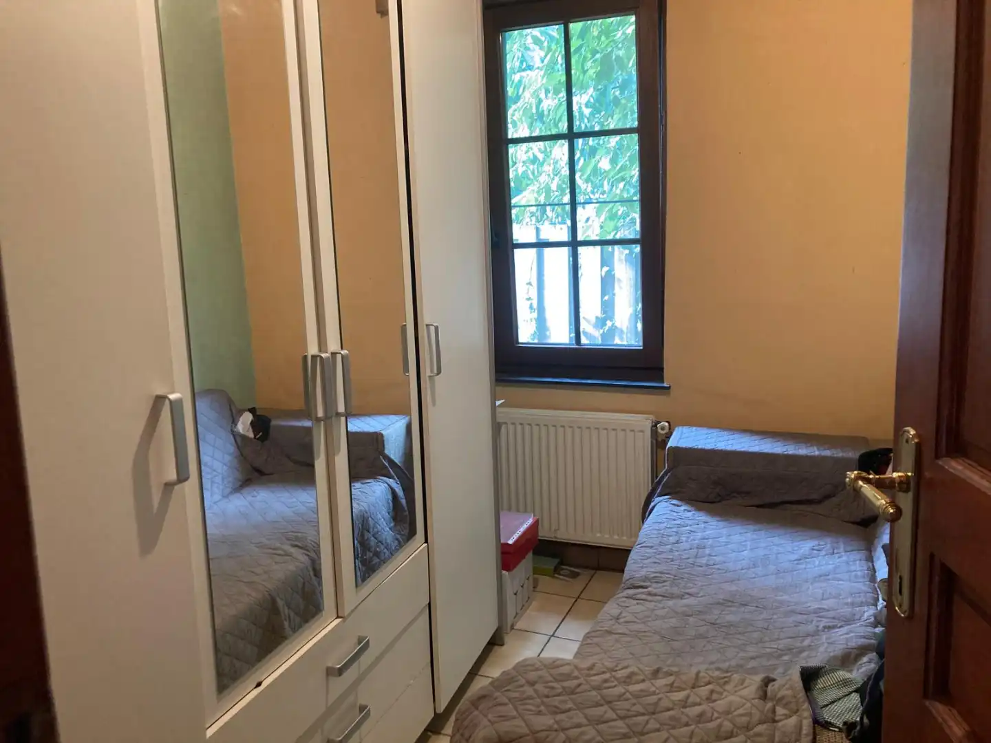 Knusse, op te frissen  bungalow met 2 slk's en voortuin  foto 6