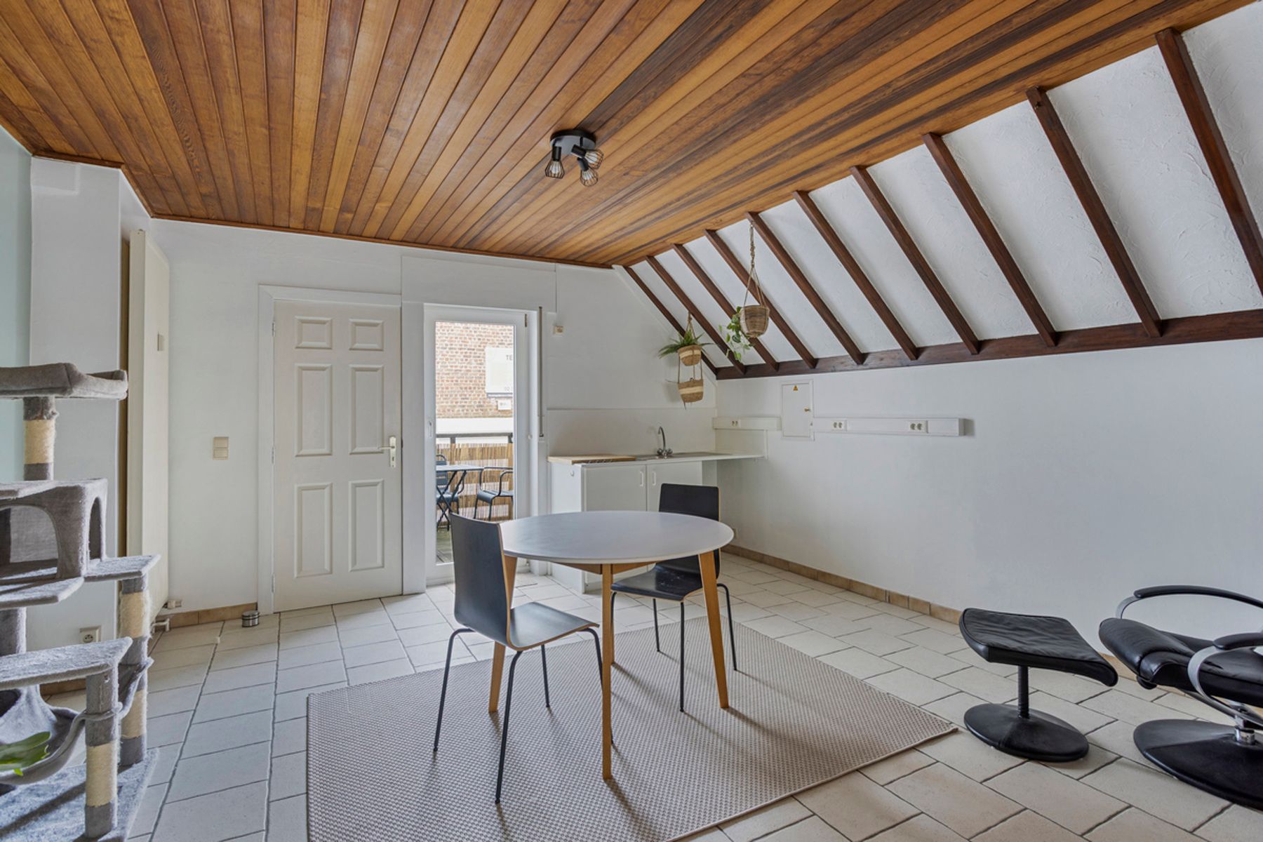 Zeer ruim appartement (153m2) met 3 slaapkamers, 2 badkamers foto 14