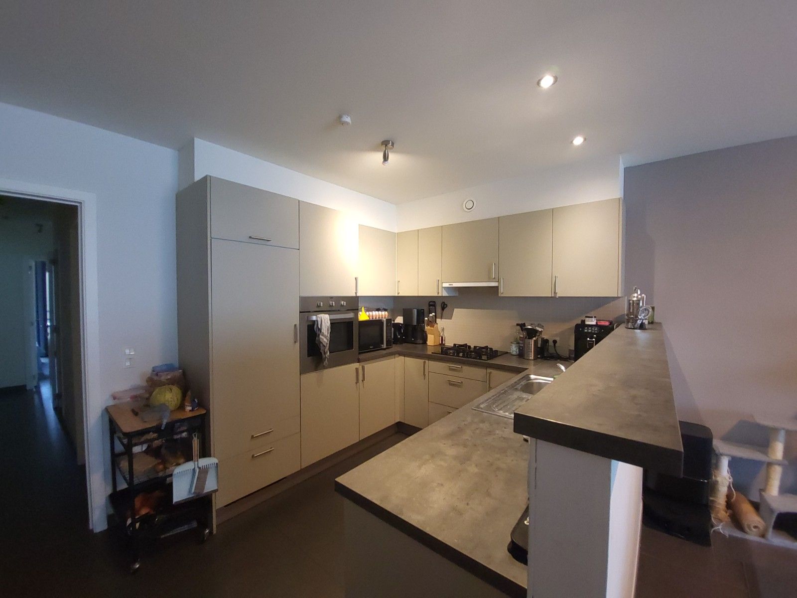 Modern 2-slaapkamerappartement nabij centrum foto 5