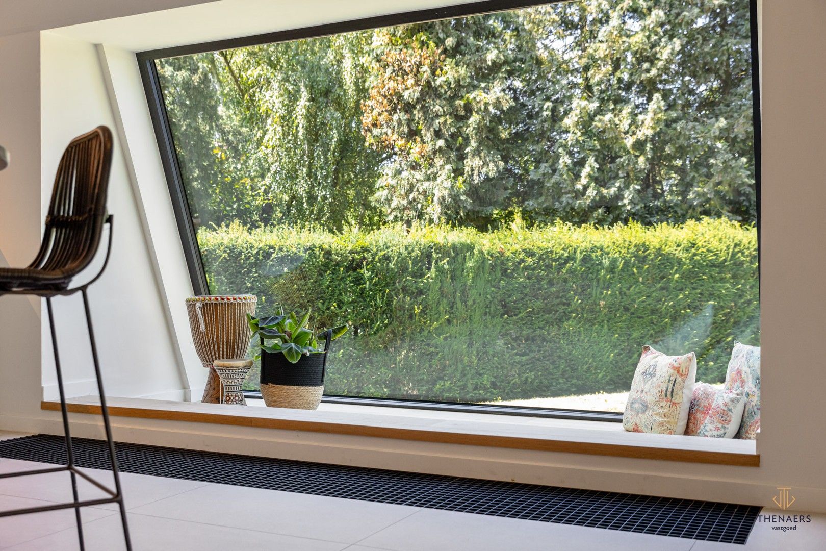 UNIEKE GERENOVEERDE WONING MET 4 SLAAPKAMERS EN PRACHTIG UITZICHT OP DE VELDEN. foto 13