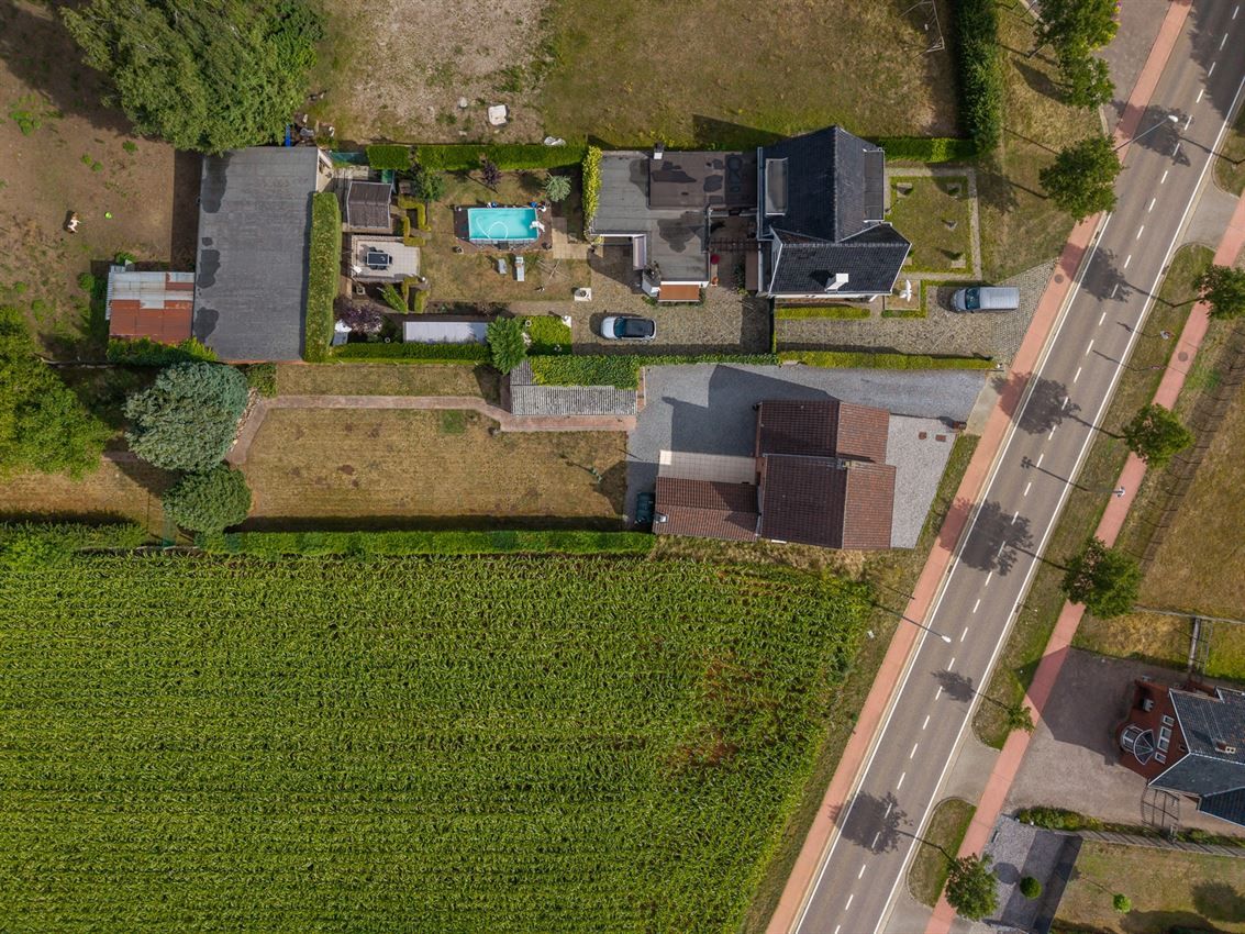 Vrijstaande woning met 3slk op 22a40ca op strategische ligging foto 34