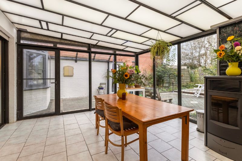 Sfeervolle woning in Idegem met zwembad en een prachtige ligging! foto 9