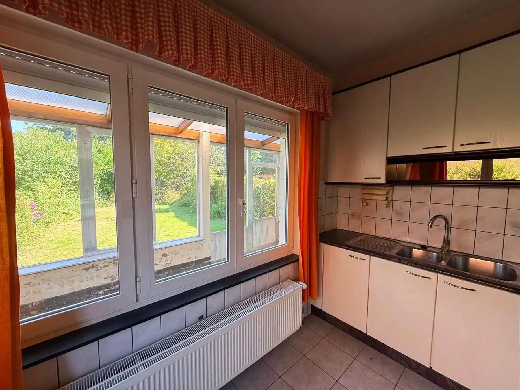 RESIDENTIEEL 3-GEVEL WONING MET MOOIE TUIN foto 6