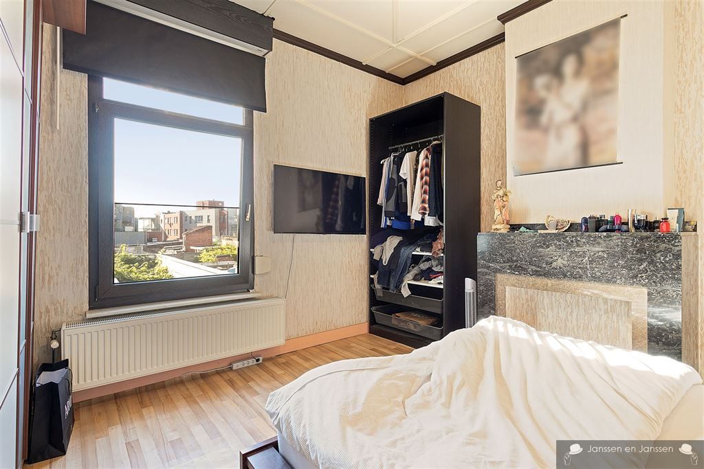 Zeer ruim huis met hoge plafonds, tuin en vier slaapkamers foto 17