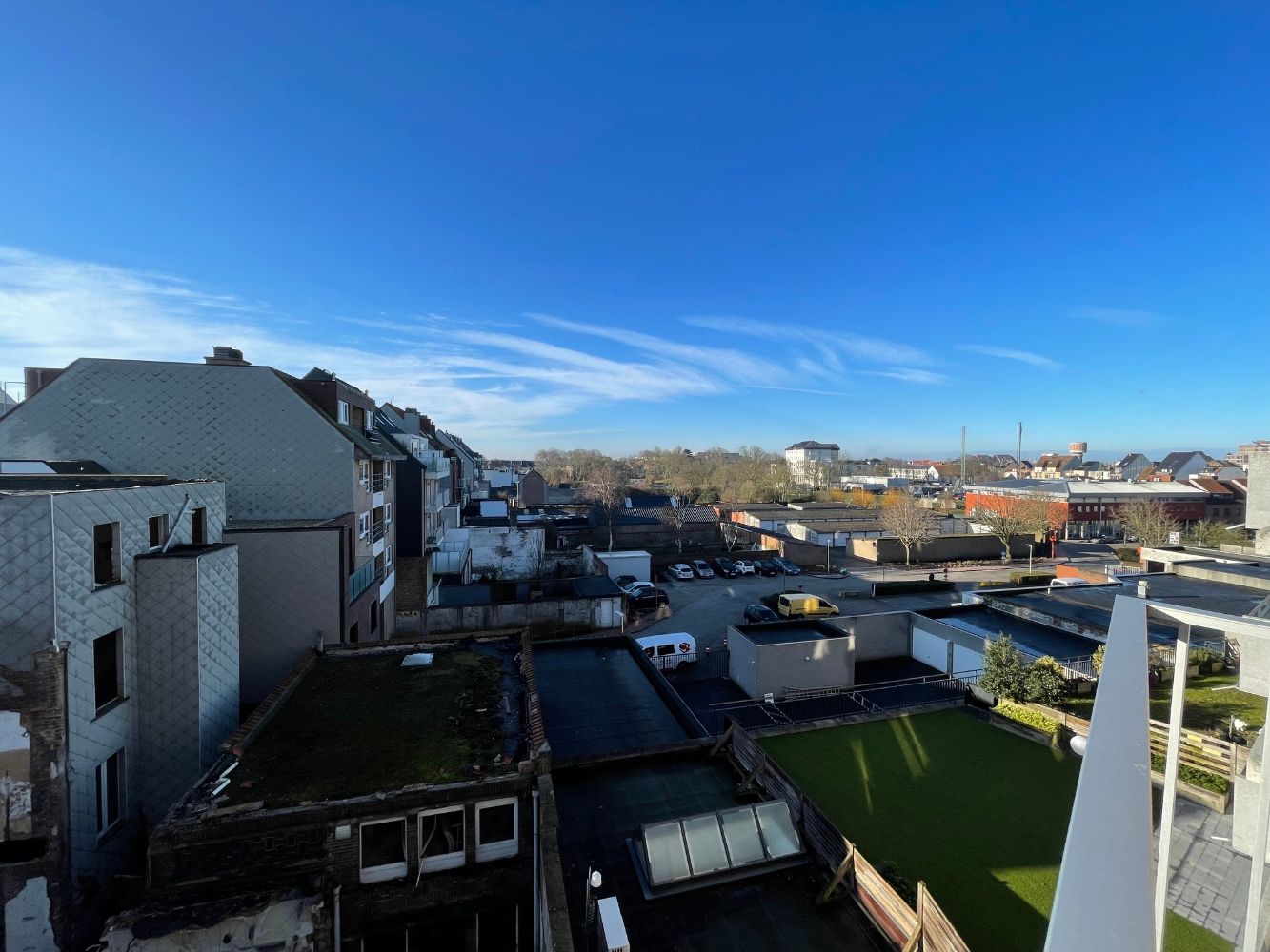 Ruim appartement met drie slaapkamers en twee badkamers( één met douche en één met bad). foto 17