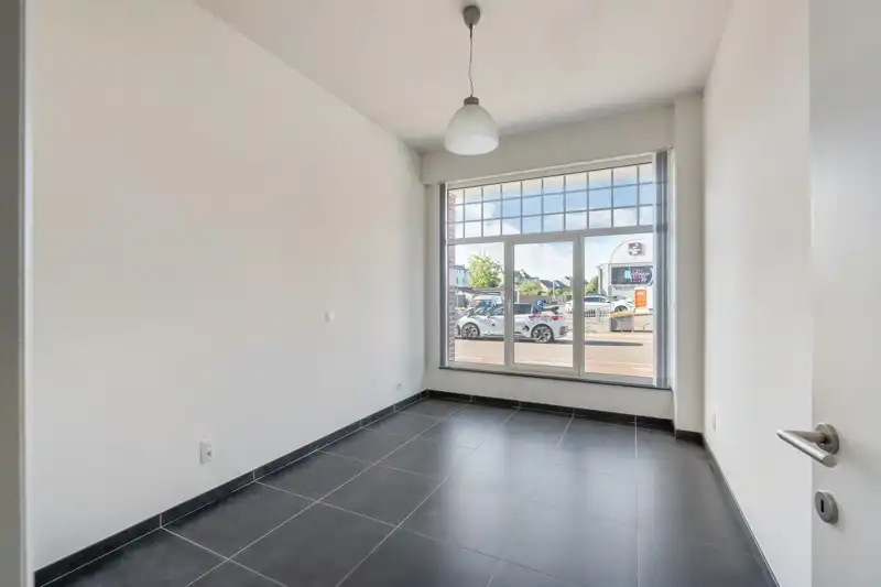 Gelijkvloers appartement met 2 slaapkamers, autostaanplaats en terras foto 10