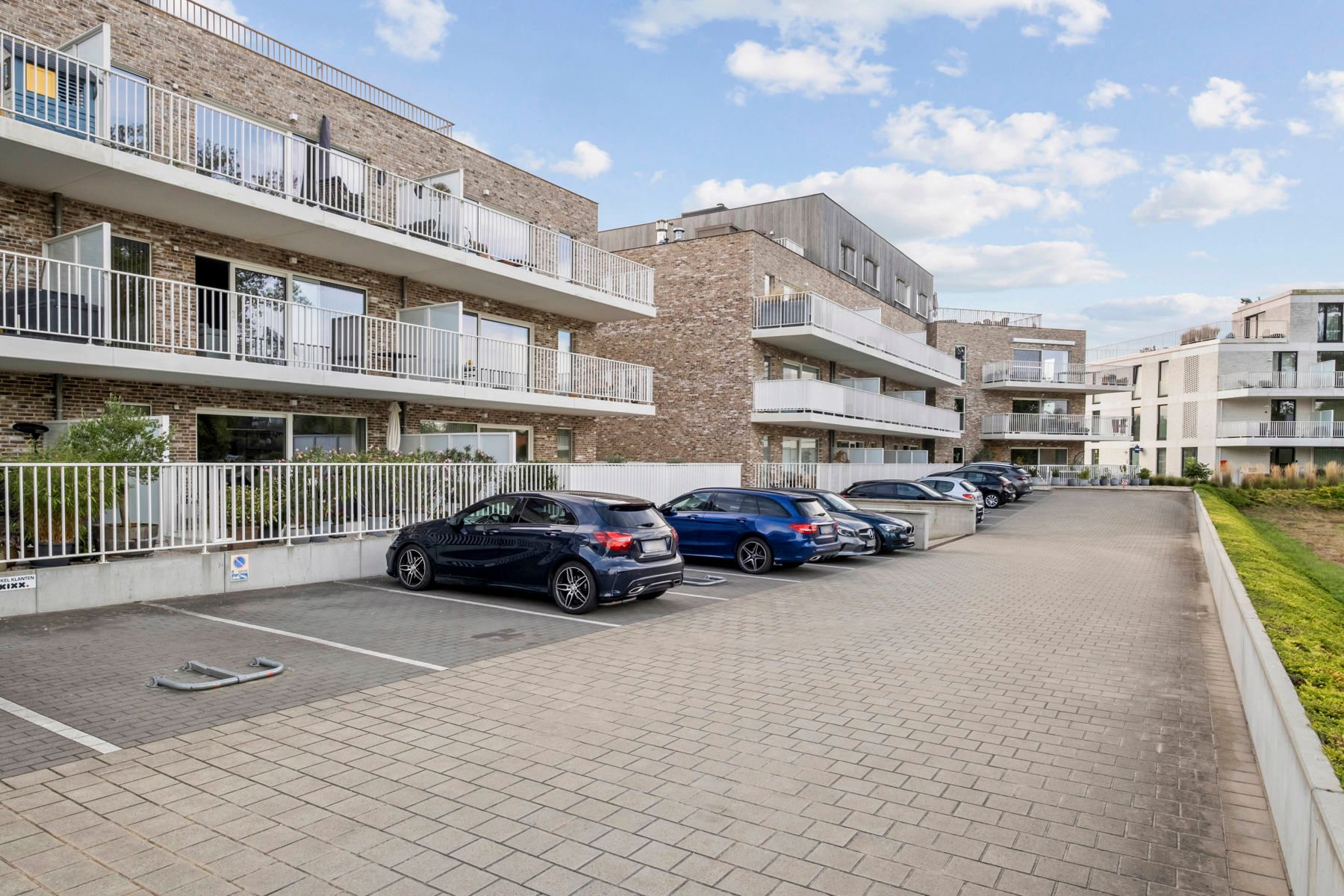 Lichtrijk gelijkvloers appartement in centrum Loppem foto 11