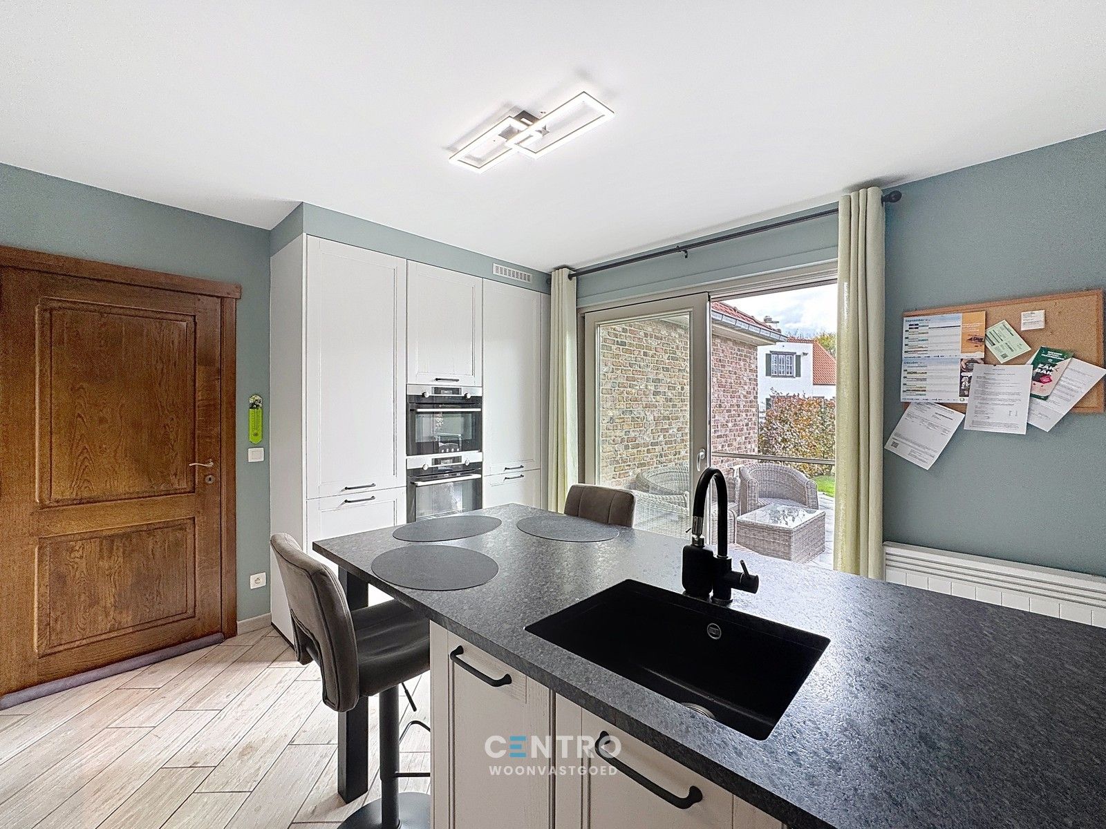 INTERESSANT gelegen woning op circa 1.200m2 grond te Uitkerke! foto 8
