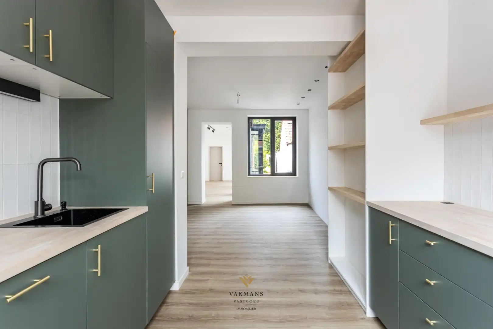 Een vernieuwd huis met 3 slaapkamers en garage foto 15
