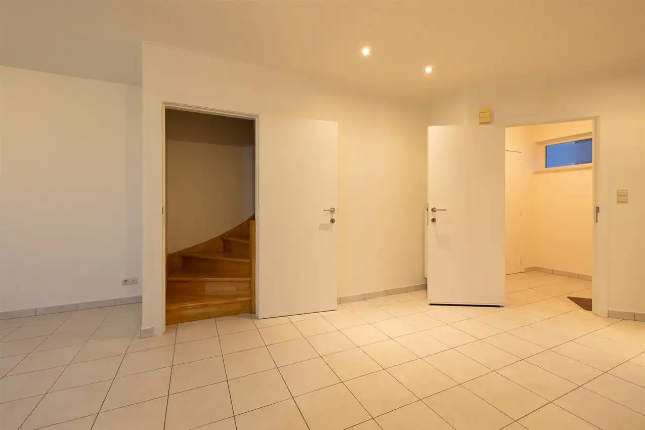 Stadswoning met vier slpk, garage te midden van centrum foto 9