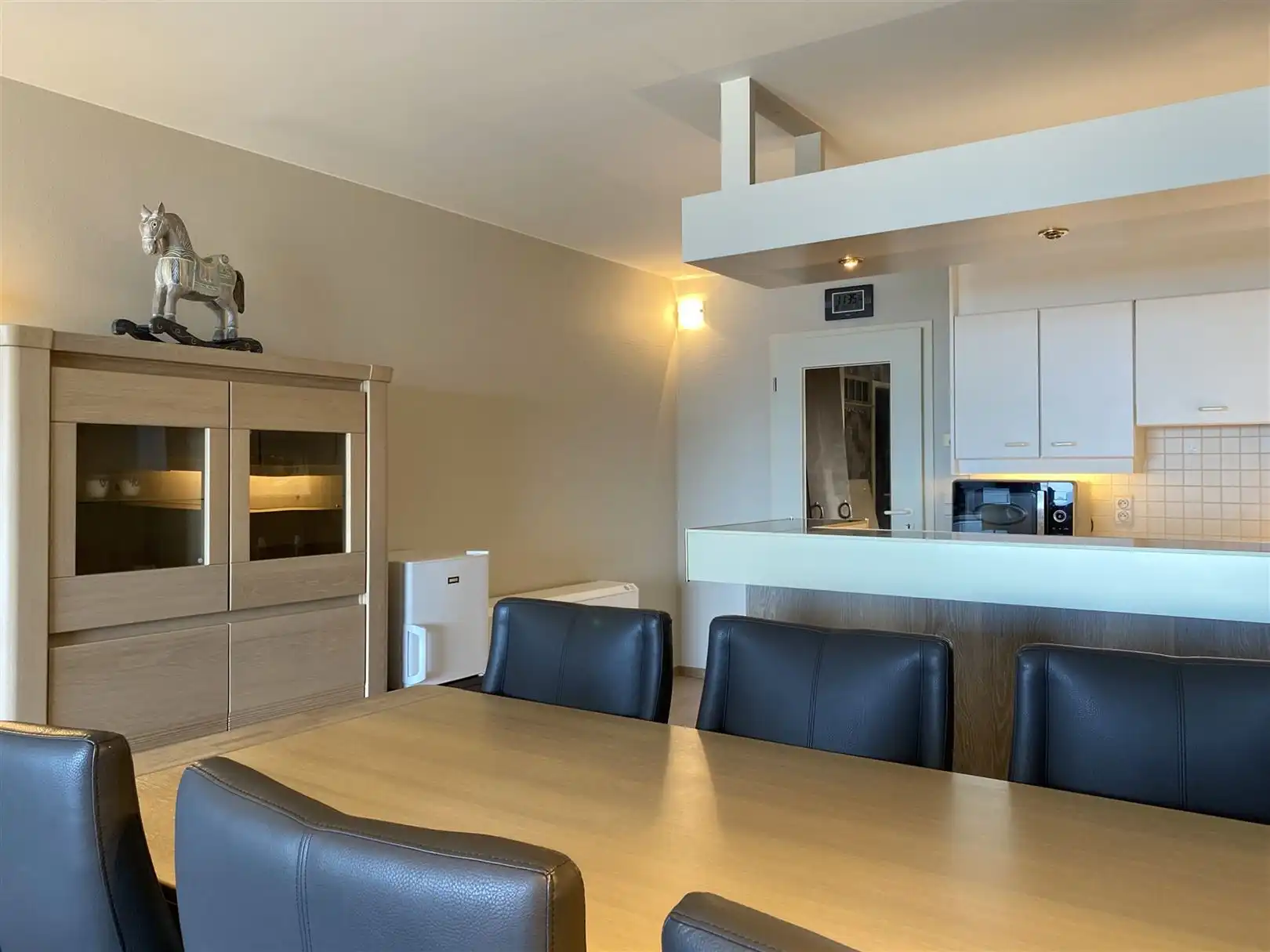 Gemeubeld appartement met frontaal zeezicht foto 4