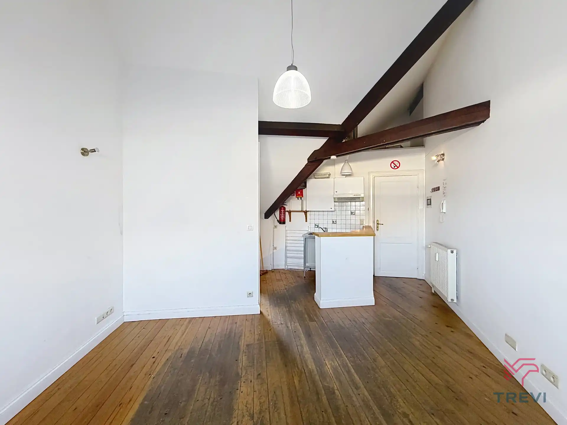 Ongemeubileerde studio, ideaal gelegen foto 2