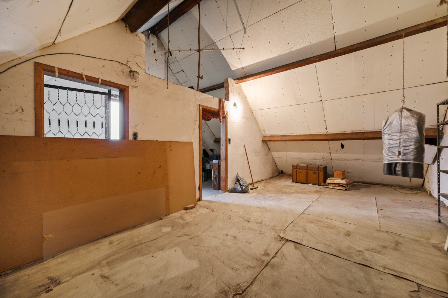 Te renoveren woning met magazijn en veel potentieel op toplocatie in Lint foto 14