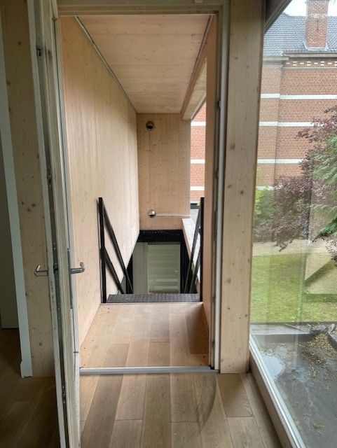 HIPPE KANTOREN-POLYVALENT GEBOUW NABIJ OPRIT E40 foto 13