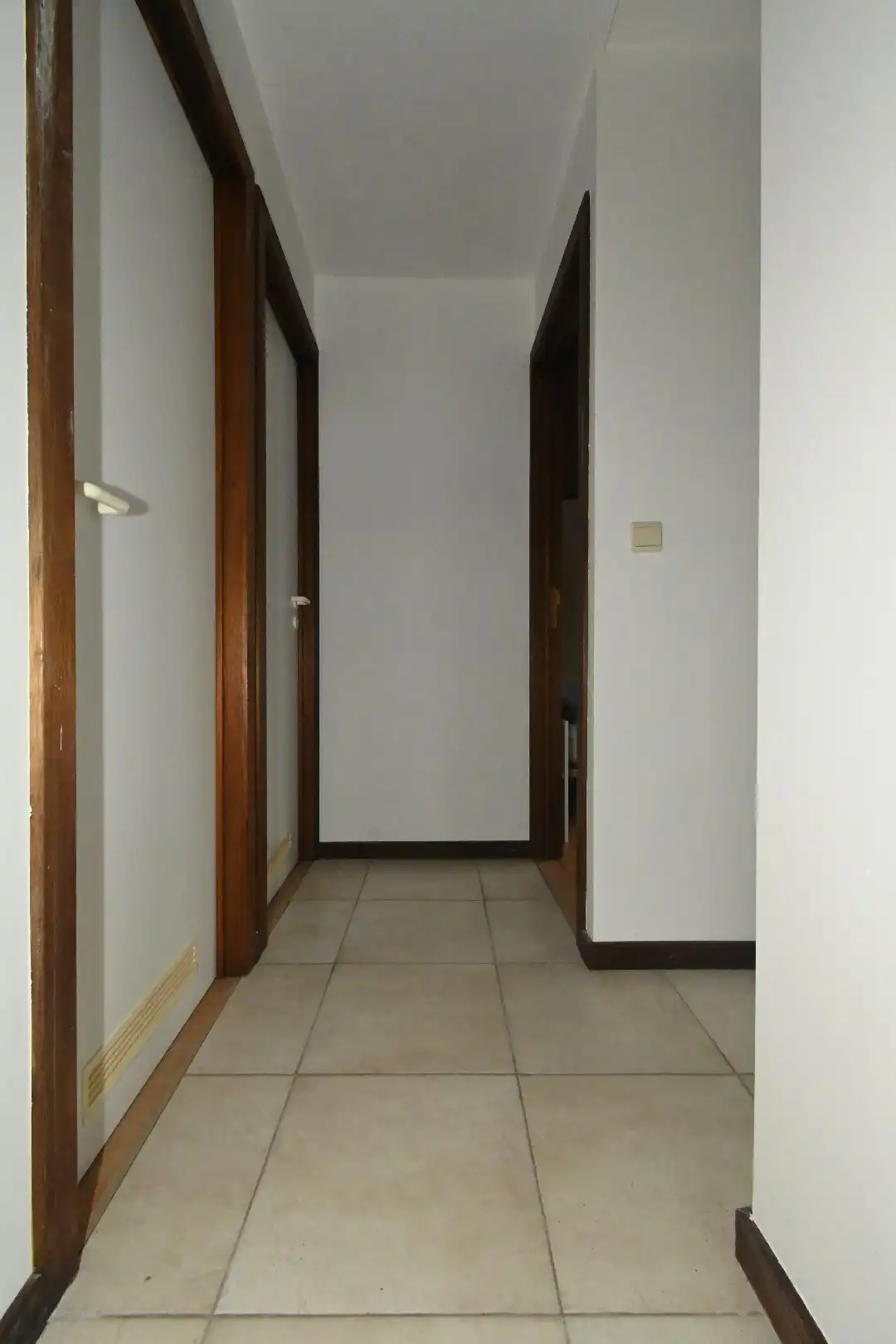Ruime halfopen woning met parkeerplaats en tuin  foto 16