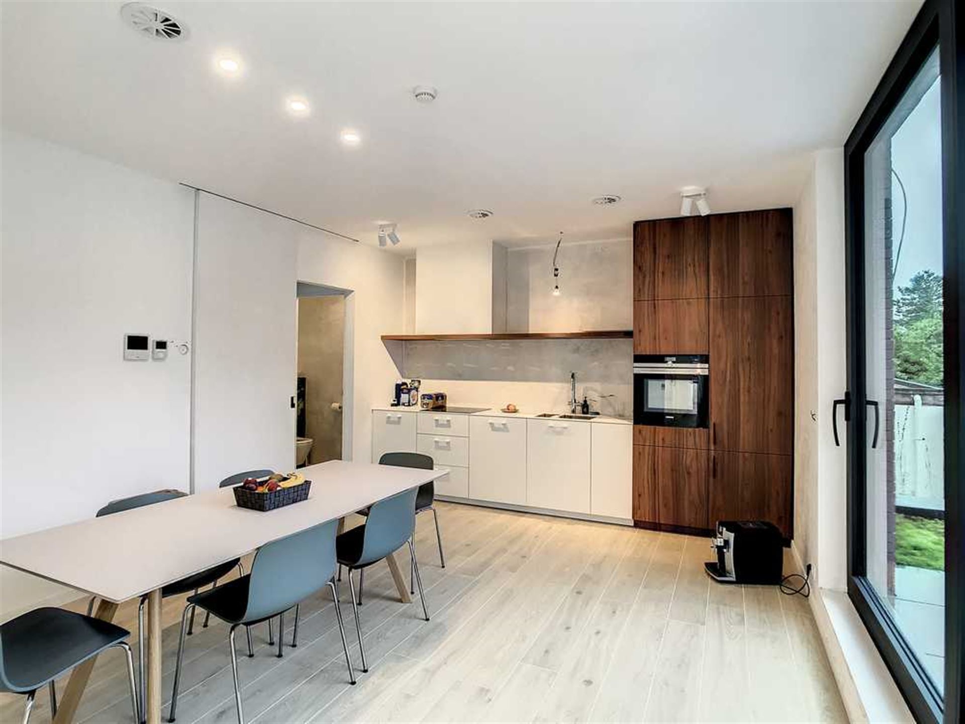 Moderne en lichtrijke praktijkruimte in nieuw gebouw foto 9