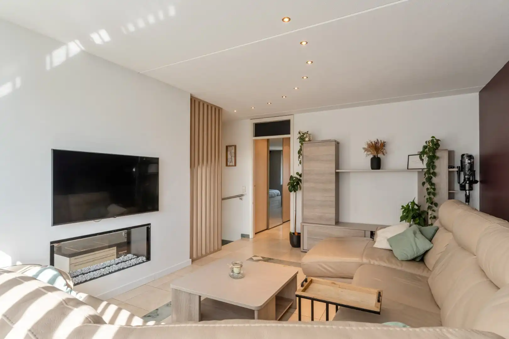 Zeer ruime, goed afgewerkte woning met diverse mogelijkheden nabij het centrum van Maaseik! foto 14