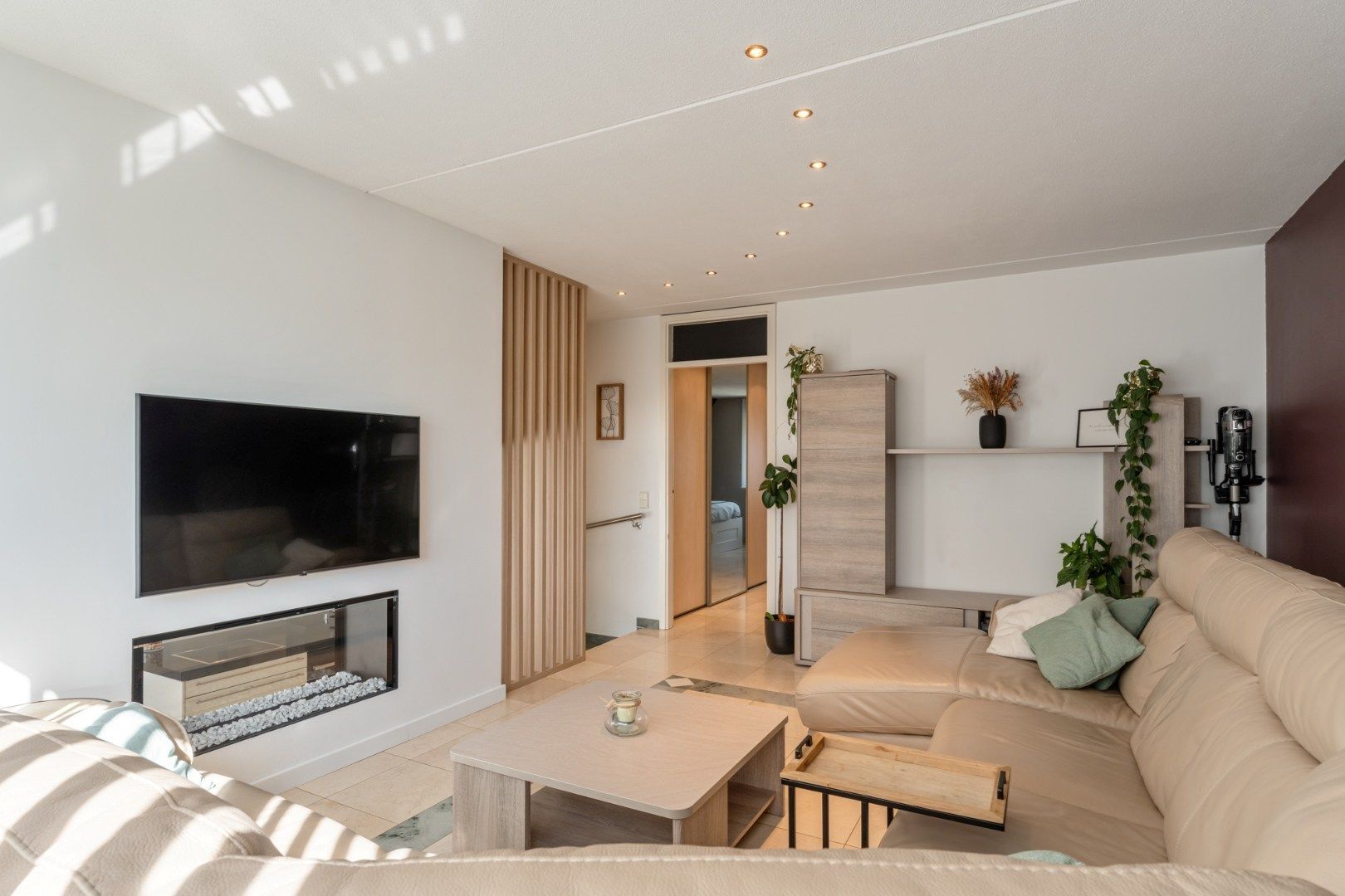 Zeer ruime, goed afgewerkte woning met diverse mogelijkheden nabij het centrum van Maaseik! foto 14