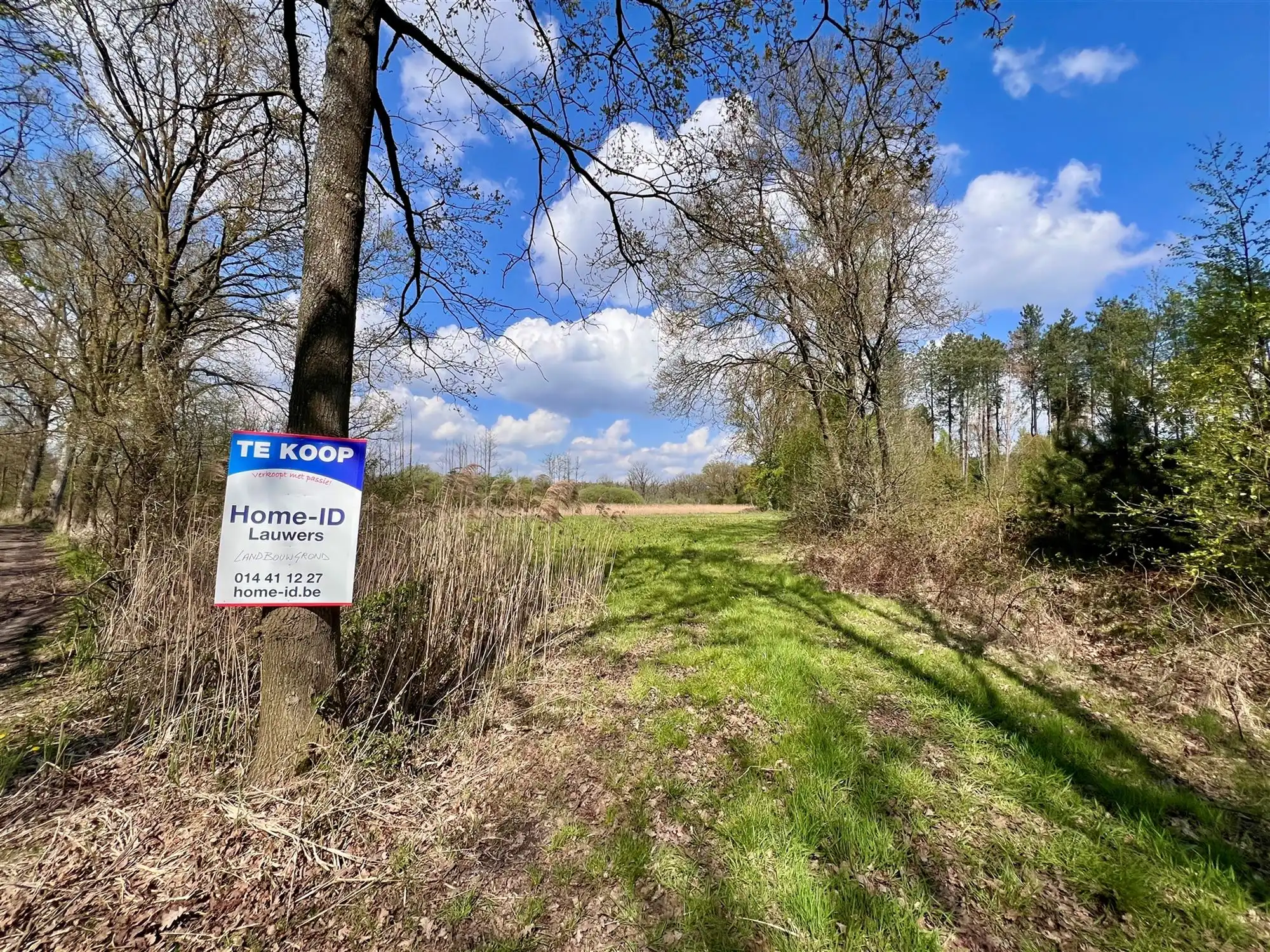 Agrarisch perceel van 8.260 m,  groene en rustige omgeving  foto {{pictureIndex}}