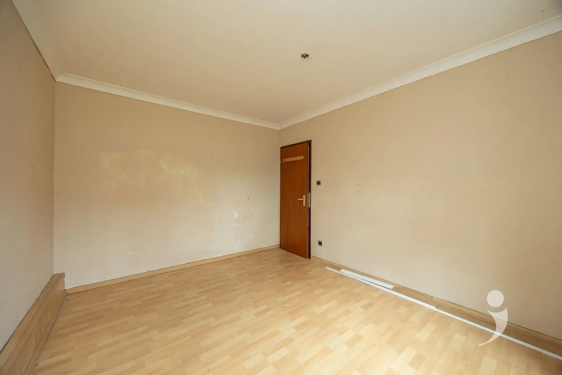 Te renoveren woning met veel potentiëel foto 13
