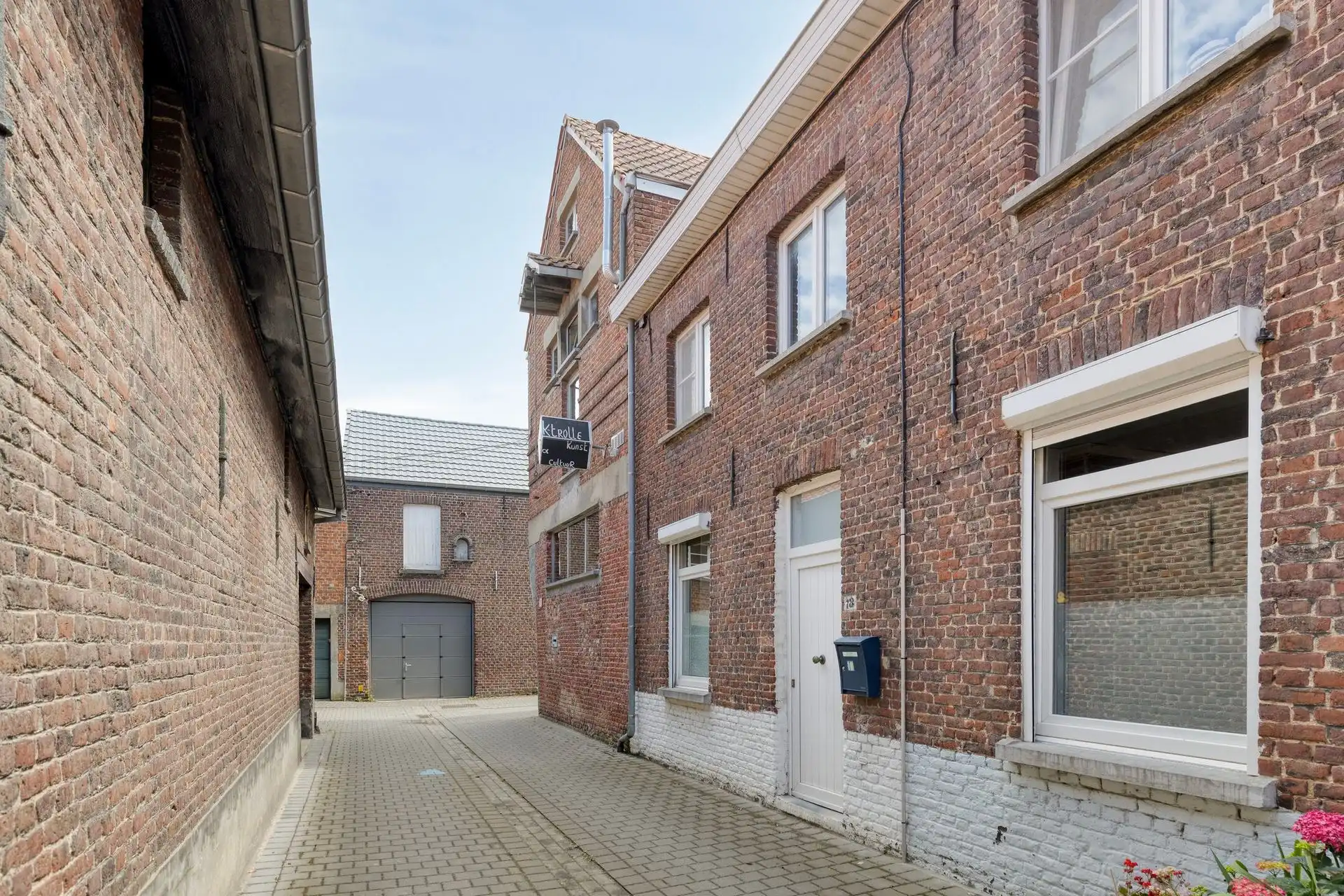 Héél centraal gelegen renovatiepanden (twee). foto {{pictureIndex}}