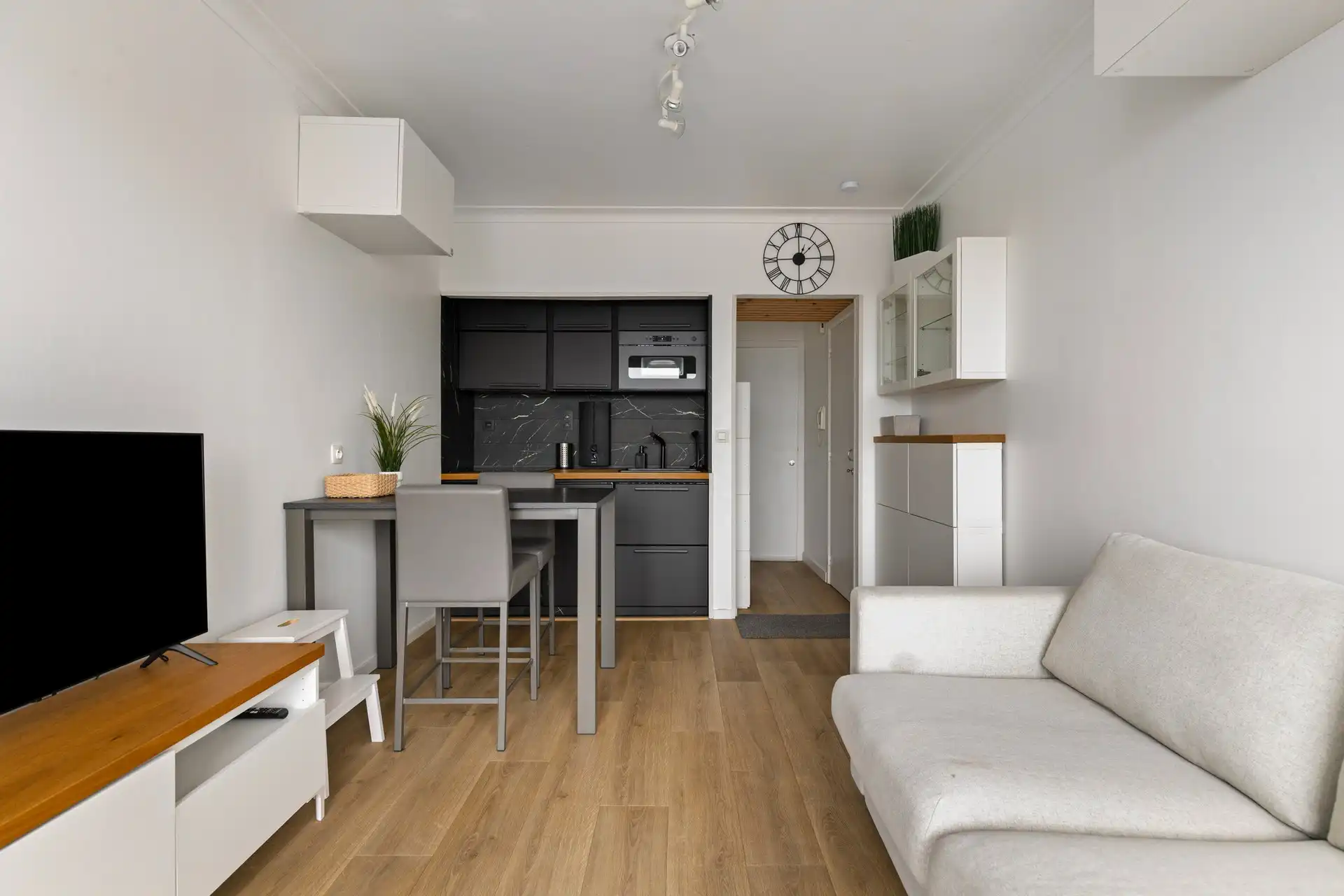 Hoofdfoto van de publicatie: Gerenoveerde studio te Westende.