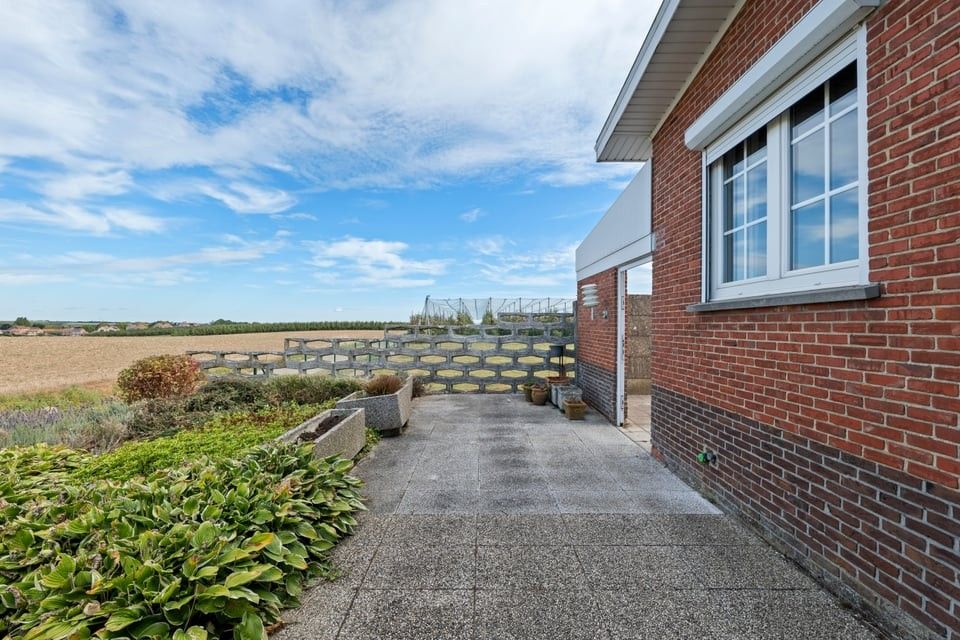 TE RENOVEREN BUNGALOW MET 3 SLAAPKAMERS, RUSTIGE LOCATIE foto 27