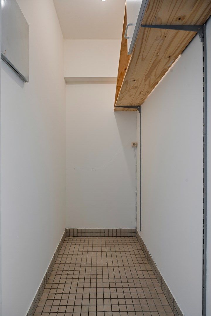 Op te frissen 1-slaapkamer-appartement in het bruisende Schaarbeek foto 18