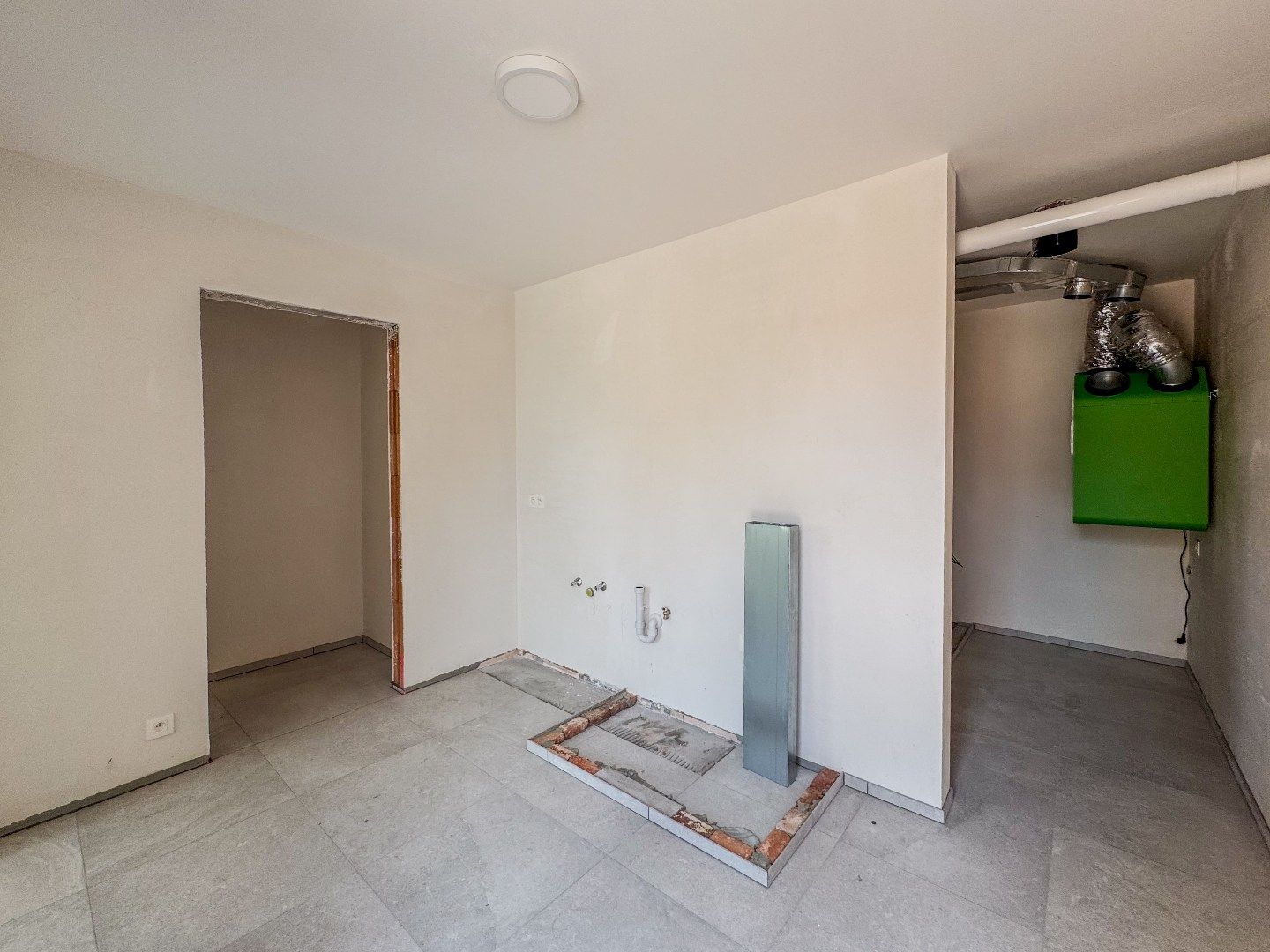 Energiezuinige nieuwbouwwoning met 3 slaapkamers, ruime garage en tuin. foto 4