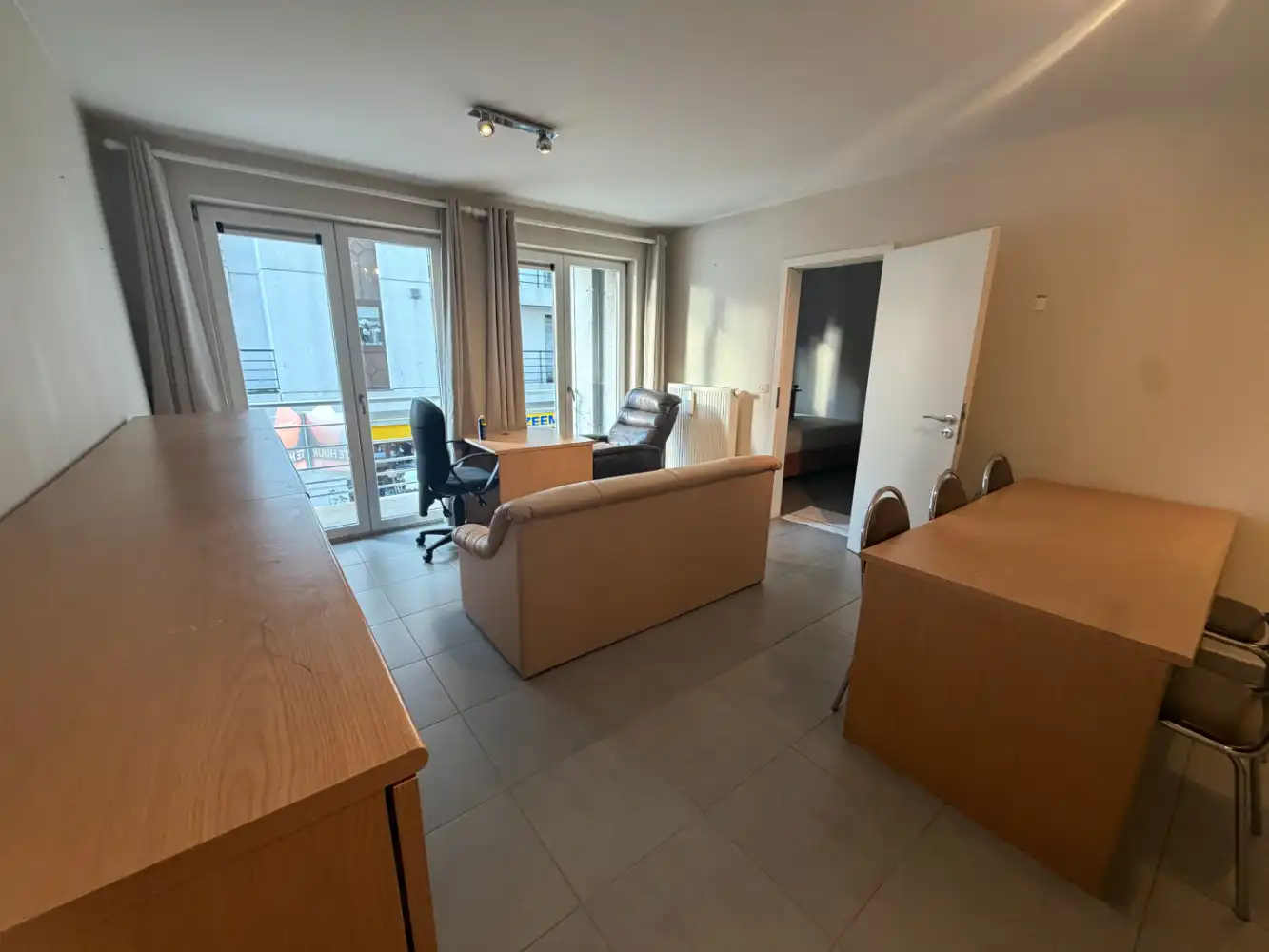 Aangenaam éénslaapkamer appartement aan het Stationsplein van Blankenberge. foto 3