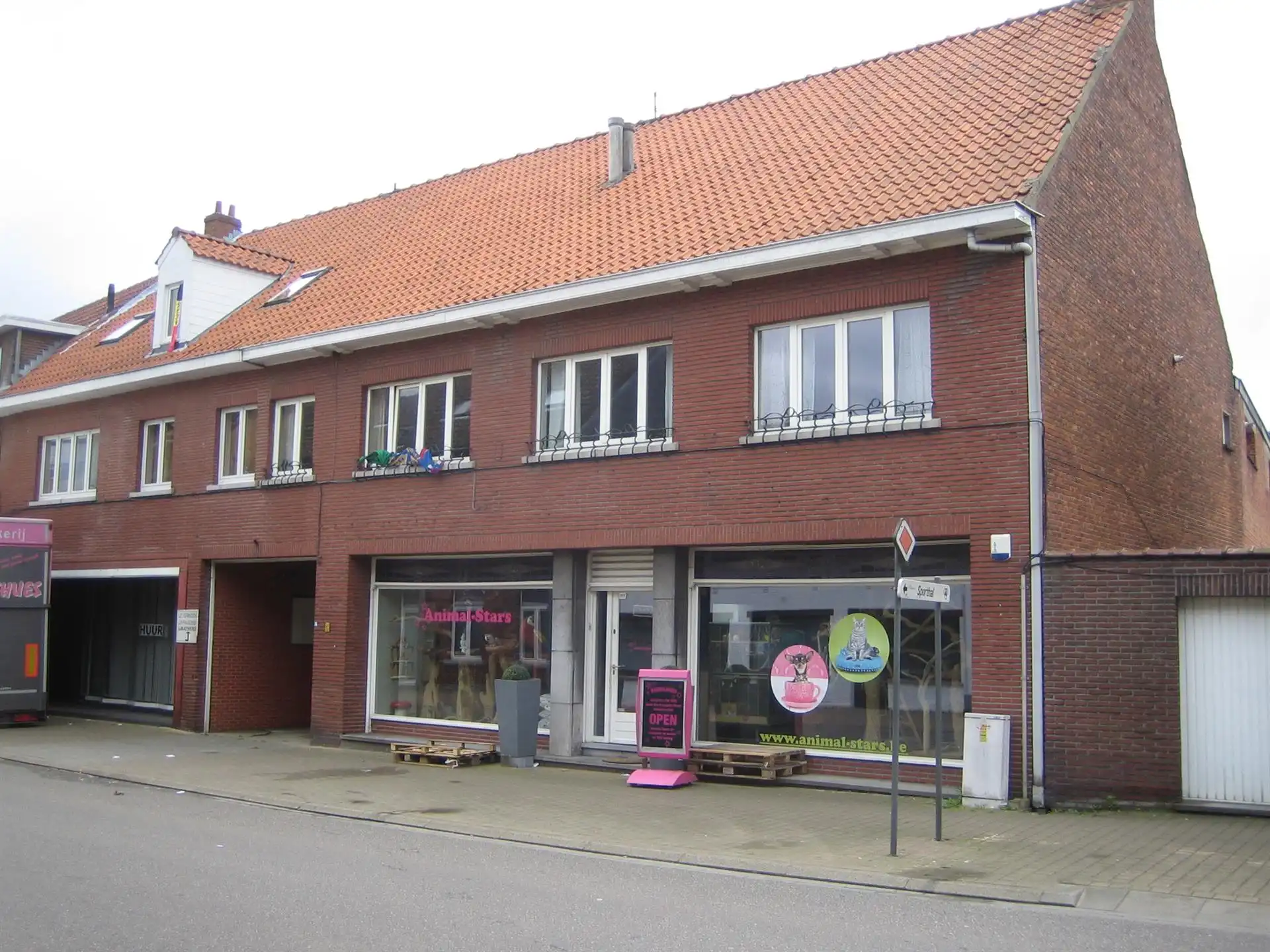 HANDELSGELIJKVLOERS/KANTOOR IN BEVERLO foto 15