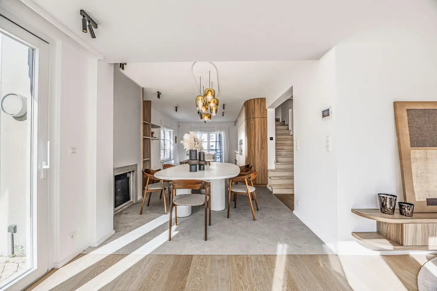 Stijlvolle vrijstaande villa met schitterende zongerichte terrassen, uitstekend gelegen op een boogscheut van het strand foto 5