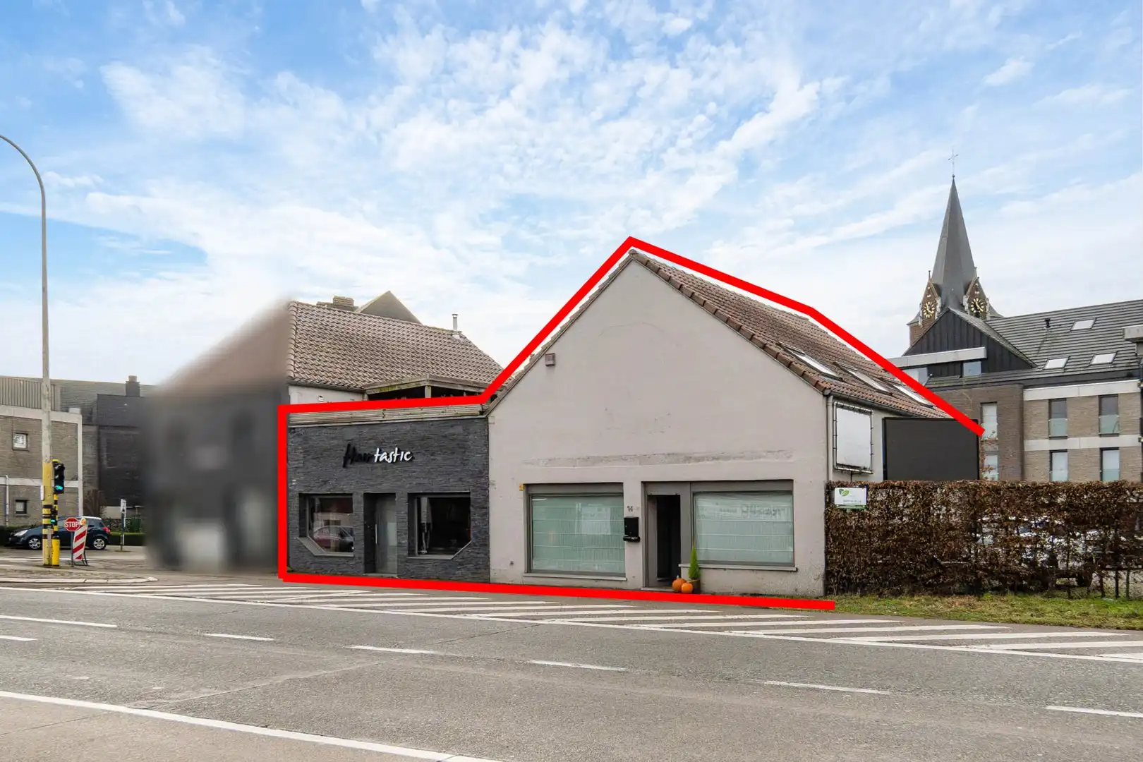 Instapklare woning met commercieel gelegen handelspand te Halen foto {{pictureIndex}}