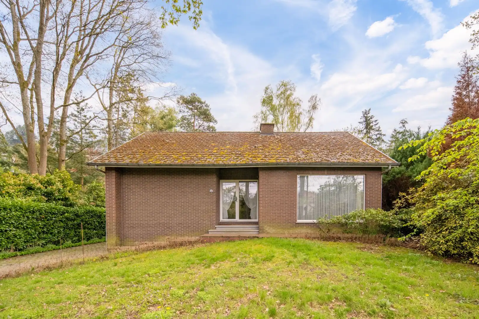 Ruime open bebouwing met 6 slaapkamers op een perceel van 13a 44ca foto 2