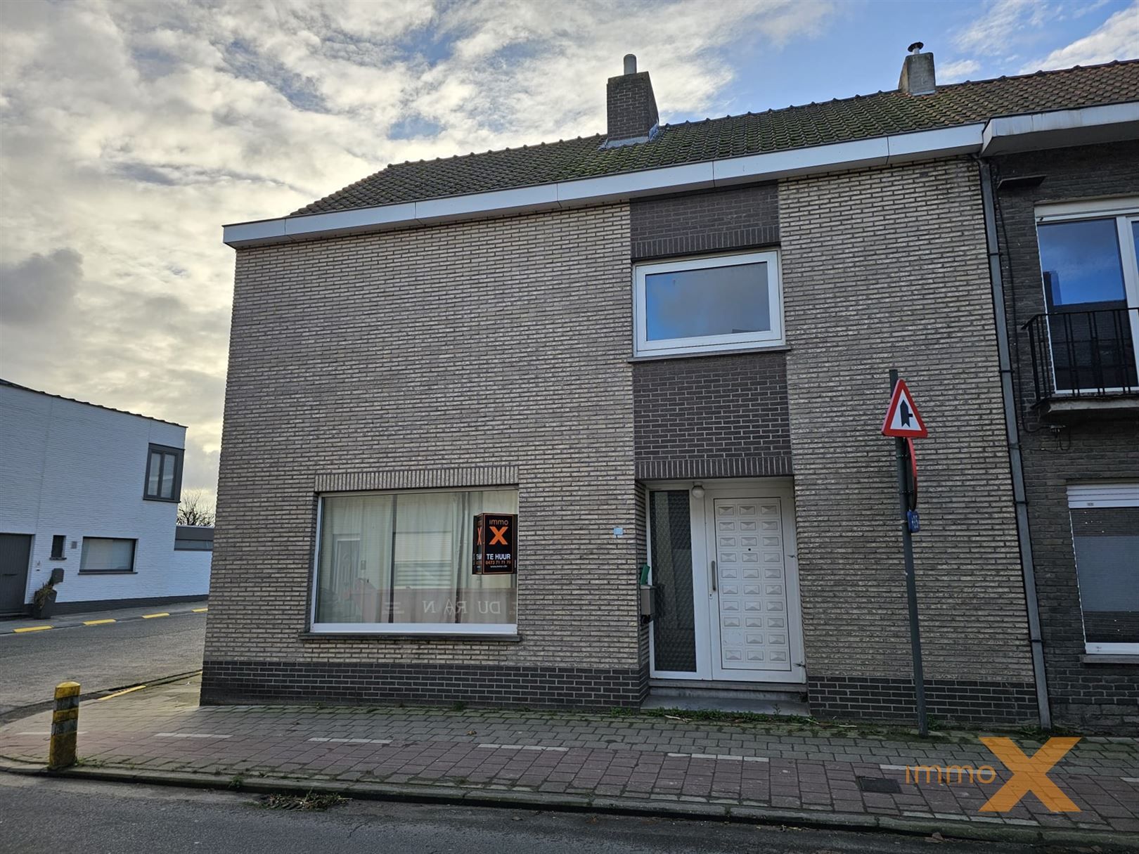 RUIME WONING MET DUBBEL GARAGE EN TUINTJE foto 27