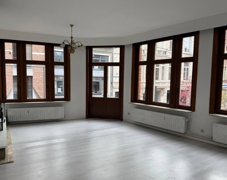 KARAKTERVOL HANDELSPAND MET WOONST foto 4