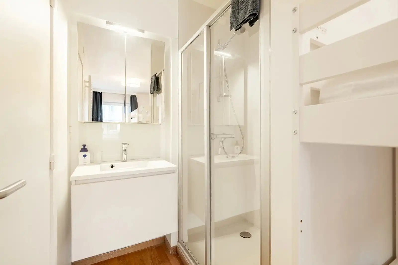 Lichtrijk appartement super gelegen op de Dumortierlaan foto 10