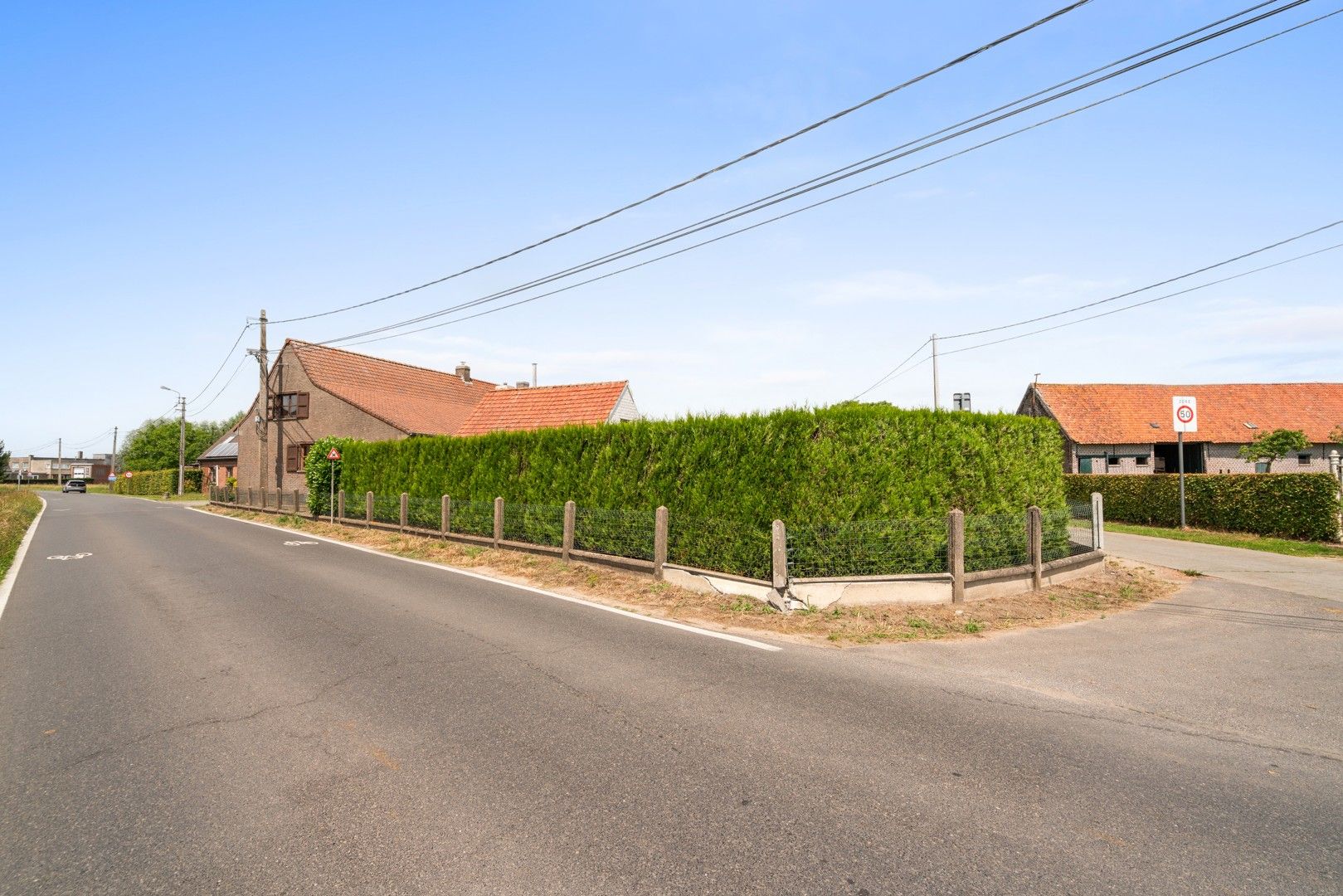 Halfopen woning met tuin en garage op landelijke toplocatie nabij alle invalswegen foto 4
