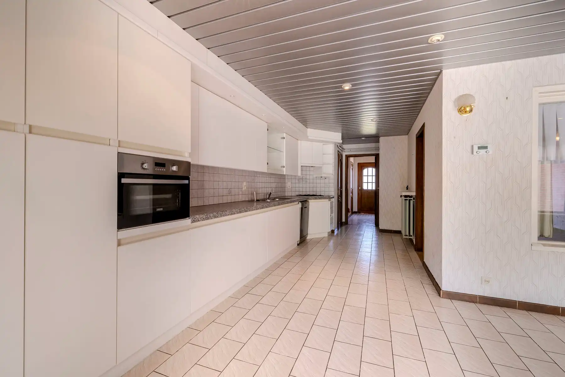 Op te frissen woning met 3 slpks, garage en gezellige tuin foto 6