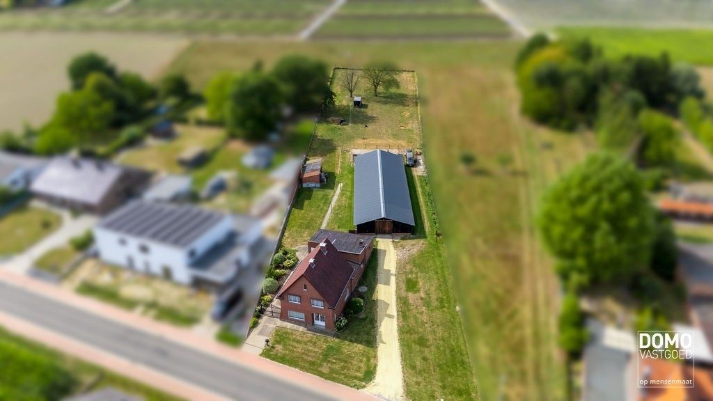 Te renoveren woning met grote tuin en achterliggende stal  foto 2